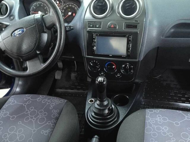 Синий Форд Фиеста, объемом двигателя 1.3 л и пробегом 250 тыс. км за 3999 $, фото 17 на Automoto.ua