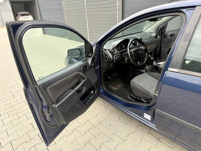 Синій Форд Фієста, об'ємом двигуна 1.6 л та пробігом 150 тис. км за 2100 $, фото 14 на Automoto.ua