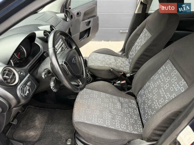 Синій Форд Фієста, об'ємом двигуна 1.6 л та пробігом 150 тис. км за 2100 $, фото 17 на Automoto.ua