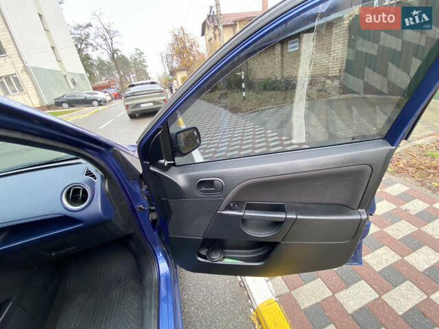 Синий Форд Фиеста, объемом двигателя 1.3 л и пробегом 159 тыс. км за 4500 $, фото 13 на Automoto.ua