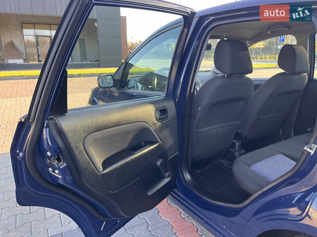 Синій Форд Фієста, об'ємом двигуна 1.3 л та пробігом 258 тис. км за 4300 $, фото 27 на Automoto.ua