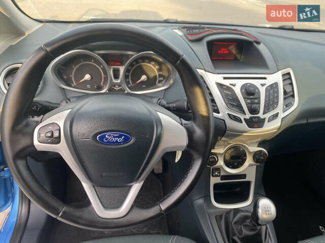 Синий Форд Фиеста, объемом двигателя 1.34 л и пробегом 227 тыс. км за 5900 $, фото 8 на Automoto.ua