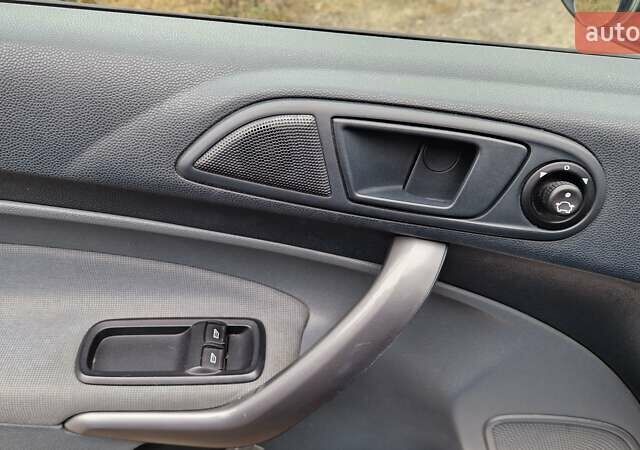 Синий Форд Фиеста, объемом двигателя 1.4 л и пробегом 209 тыс. км за 5500 $, фото 11 на Automoto.ua