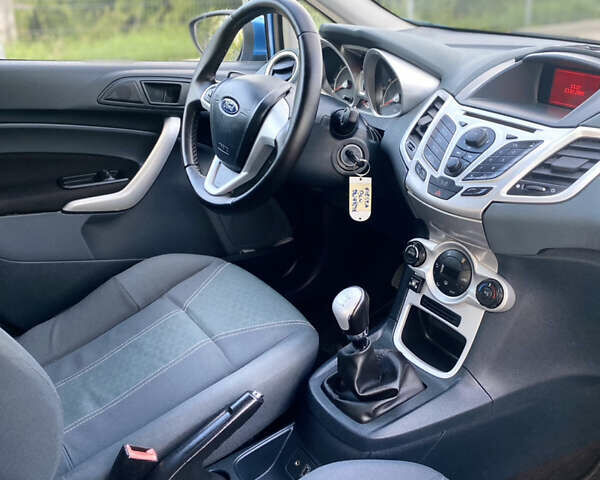 Синий Форд Фиеста, объемом двигателя 1.34 л и пробегом 227 тыс. км за 5900 $, фото 14 на Automoto.ua