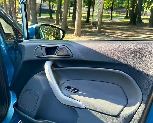 Синий Форд Фиеста, объемом двигателя 1.39 л и пробегом 215 тыс. км за 4900 $, фото 31 на Automoto.ua