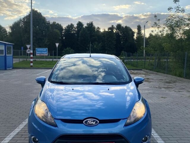 Синий Форд Фиеста, объемом двигателя 1.3 л и пробегом 227 тыс. км за 5900 $, фото 3 на Automoto.ua