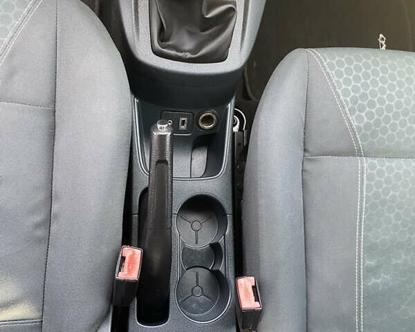 Синий Форд Фиеста, объемом двигателя 1.34 л и пробегом 227 тыс. км за 5900 $, фото 9 на Automoto.ua