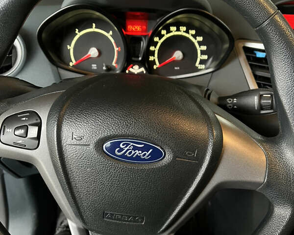 Синій Форд Фієста, об'ємом двигуна 1.56 л та пробігом 194 тис. км за 5600 $, фото 8 на Automoto.ua