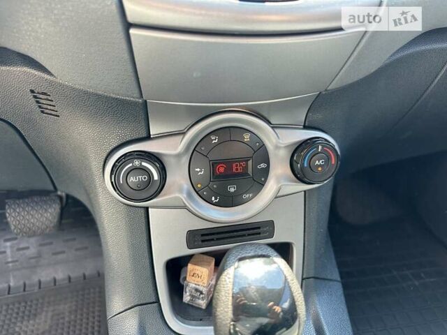 Синій Форд Фієста, об'ємом двигуна 1.4 л та пробігом 153 тис. км за 6999 $, фото 6 на Automoto.ua