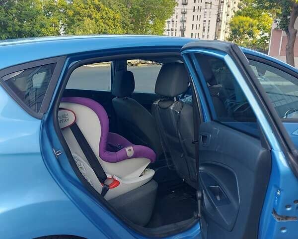 Синий Форд Фиеста, объемом двигателя 1.25 л и пробегом 132 тыс. км за 6400 $, фото 3 на Automoto.ua