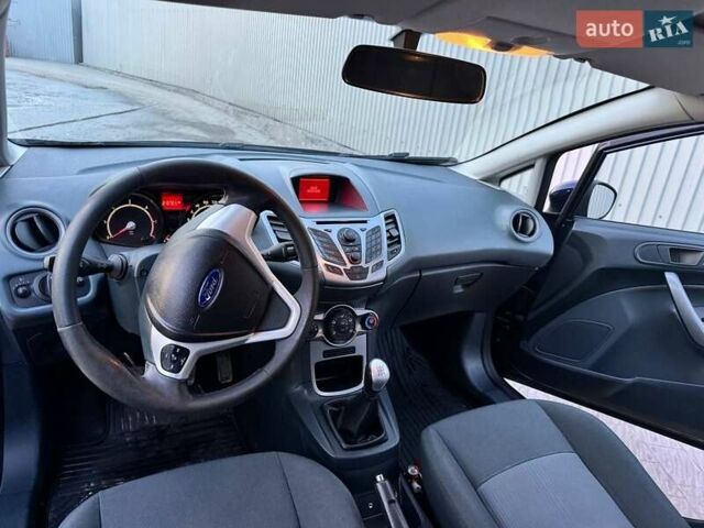 Синій Форд Фієста, об'ємом двигуна 1.6 л та пробігом 216 тис. км за 5800 $, фото 22 на Automoto.ua