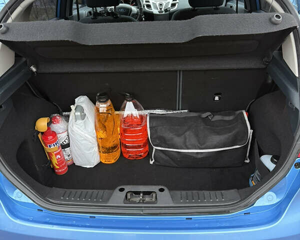 Синий Форд Фиеста, объемом двигателя 1.39 л и пробегом 122 тыс. км за 7200 $, фото 7 на Automoto.ua