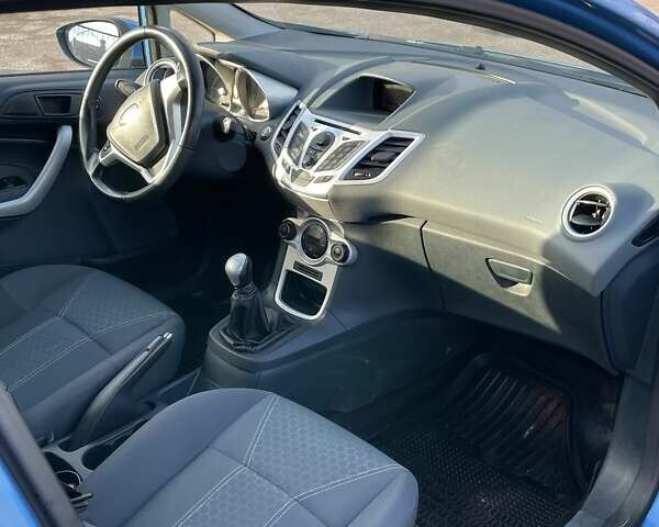 Синий Форд Фиеста, объемом двигателя 1.6 л и пробегом 223 тыс. км за 5900 $, фото 6 на Automoto.ua