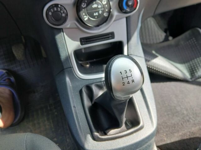 Синий Форд Фиеста, объемом двигателя 1.4 л и пробегом 206 тыс. км за 5500 $, фото 5 на Automoto.ua