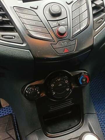 Синій Форд Фієста, об'ємом двигуна 1.2 л та пробігом 132 тис. км за 5200 $, фото 6 на Automoto.ua