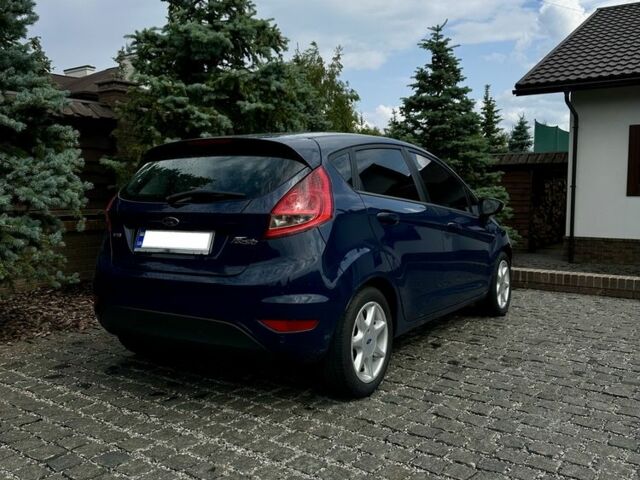 Синий Форд Фиеста, объемом двигателя 1.4 л и пробегом 240 тыс. км за 6199 $, фото 2 на Automoto.ua