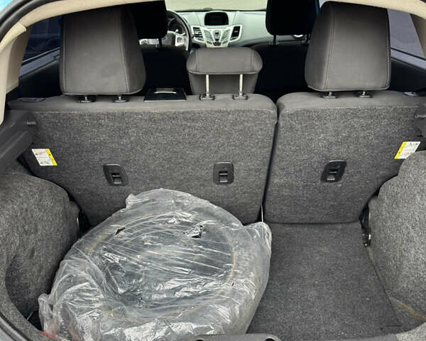 Синій Форд Фієста, об'ємом двигуна 1.6 л та пробігом 240 тис. км за 5500 $, фото 5 на Automoto.ua