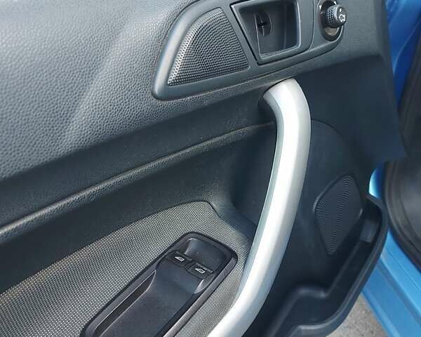 Синий Форд Фиеста, объемом двигателя 1.25 л и пробегом 132 тыс. км за 6400 $, фото 6 на Automoto.ua