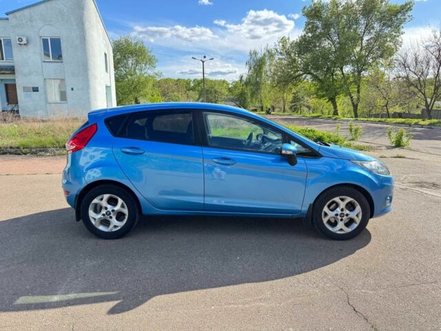 Синий Форд Фиеста, объемом двигателя 1.4 л и пробегом 143 тыс. км за 7700 $, фото 2 на Automoto.ua