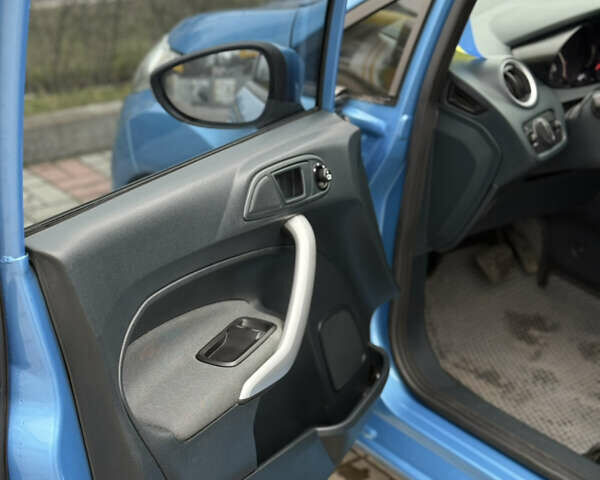 Синий Форд Фиеста, объемом двигателя 1.39 л и пробегом 122 тыс. км за 7200 $, фото 16 на Automoto.ua