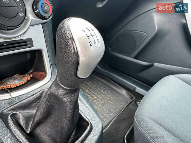 Форд Фиеста 2011 в Днепре (Днепропетровске) на Automoto.ua Синий Форд Фиеста, объемом двигателя 1.4 л и пробегом 124 тыс. км за 6999 $, фото 15 на Automoto.ua