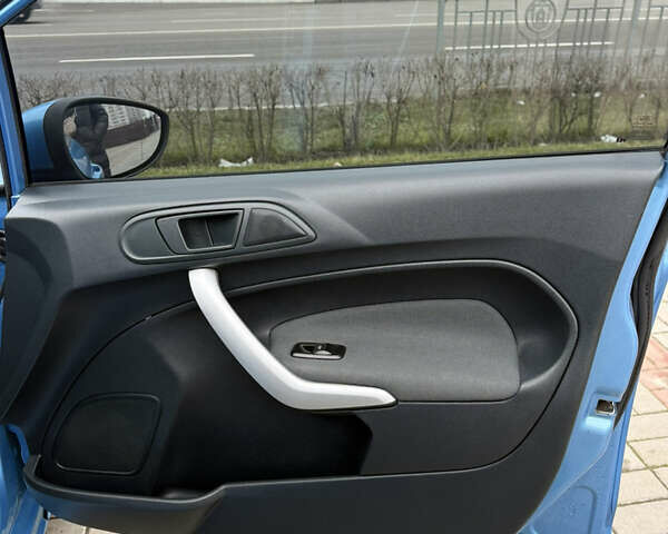 Синий Форд Фиеста, объемом двигателя 1.39 л и пробегом 122 тыс. км за 7200 $, фото 11 на Automoto.ua