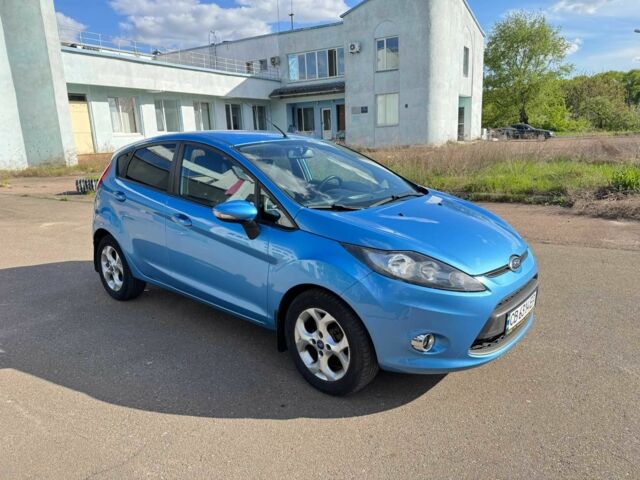 Синий Форд Фиеста, объемом двигателя 1.4 л и пробегом 143 тыс. км за 7700 $, фото 3 на Automoto.ua