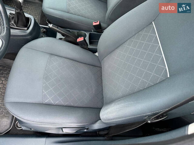 Форд Фиеста 2011 в Днепре (Днепропетровске) на Automoto.ua Синий Форд Фиеста, объемом двигателя 1.4 л и пробегом 124 тыс. км за 6999 $, фото 10 на Automoto.ua