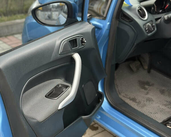 Синий Форд Фиеста, объемом двигателя 1.39 л и пробегом 122 тыс. км за 7200 $, фото 15 на Automoto.ua