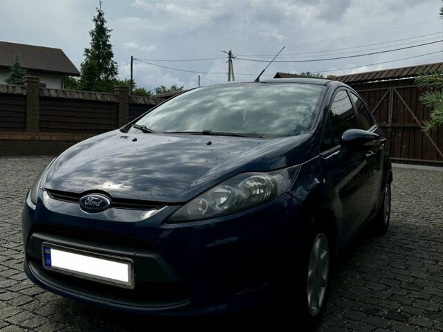 Синий Форд Фиеста, объемом двигателя 1.4 л и пробегом 240 тыс. км за 6199 $, фото 1 на Automoto.ua