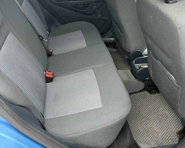 Синий Форд Фиеста, объемом двигателя 1.39 л и пробегом 122 тыс. км за 7200 $, фото 18 на Automoto.ua