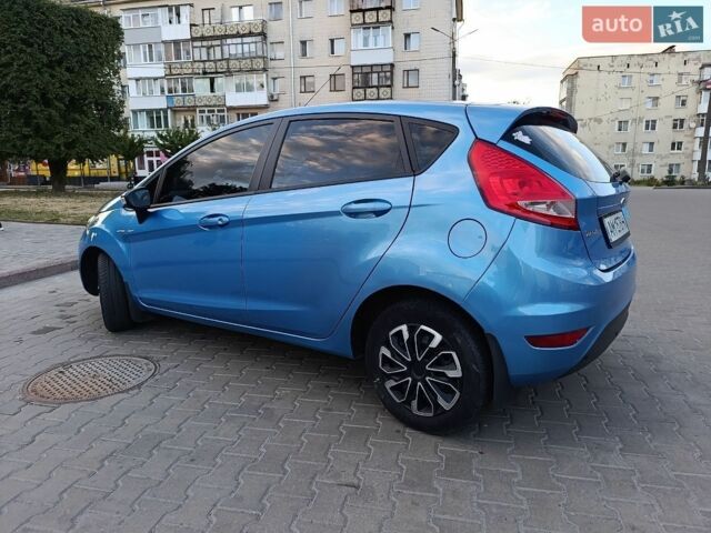 Синій Форд Фієста, об'ємом двигуна 1.39 л та пробігом 140 тис. км за 5999 $, фото 2 на Automoto.ua