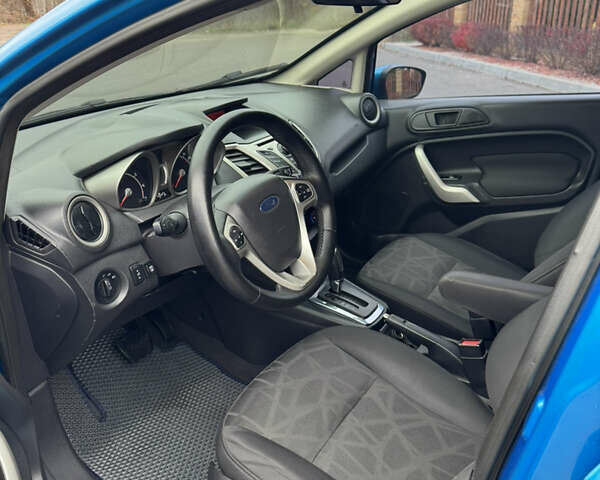 Синій Форд Фієста, об'ємом двигуна 1.6 л та пробігом 240 тис. км за 5500 $, фото 7 на Automoto.ua