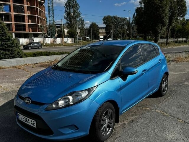 Синий Форд Фиеста, объемом двигателя 1.39 л и пробегом 130 тыс. км за 7600 $, фото 1 на Automoto.ua