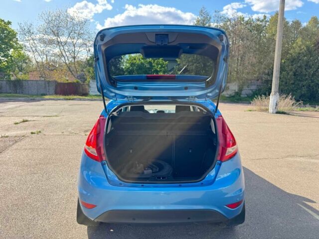 Синий Форд Фиеста, объемом двигателя 1.4 л и пробегом 143 тыс. км за 7700 $, фото 7 на Automoto.ua