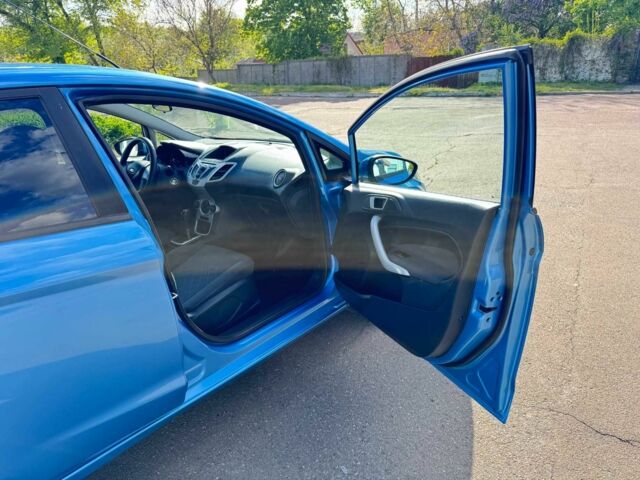 Синий Форд Фиеста, объемом двигателя 1.4 л и пробегом 143 тыс. км за 7700 $, фото 11 на Automoto.ua