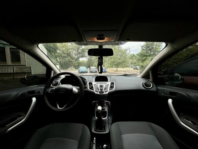 Синий Форд Фиеста, объемом двигателя 1.4 л и пробегом 240 тыс. км за 6199 $, фото 5 на Automoto.ua