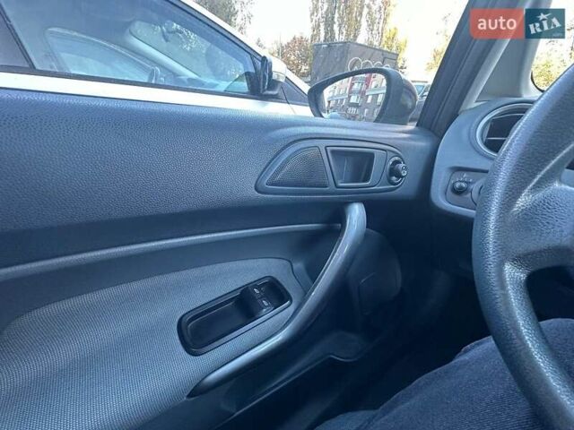 Форд Фієста 2011 у Києві на Automoto.ua Синій Форд Фієста, об'ємом двигуна 1.4 л та пробігом 217 тис. км за 5500 $, фото 9 на Automoto.ua