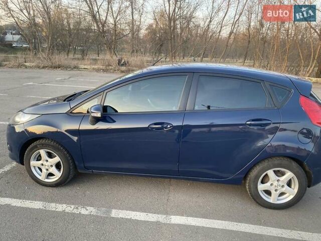 Синий Форд Фиеста, объемом двигателя 1.4 л и пробегом 260 тыс. км за 5800 $, фото 1 на Automoto.ua