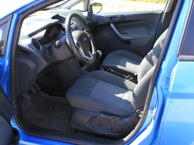 Синій Форд Фієста, об'ємом двигуна 1.2 л та пробігом 140 тис. км за 5500 $, фото 5 на Automoto.ua