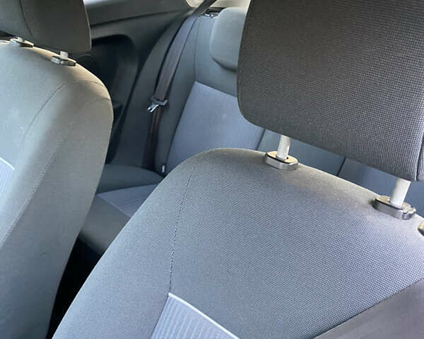 Синий Форд Фиеста, объемом двигателя 1.4 л и пробегом 280 тыс. км за 5100 $, фото 9 на Automoto.ua