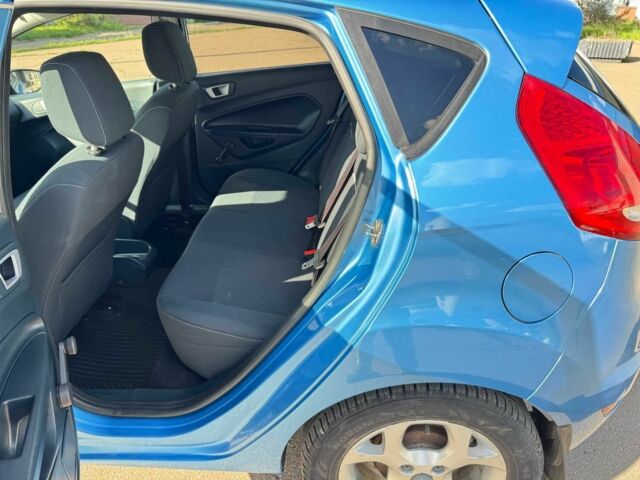 Синий Форд Фиеста, объемом двигателя 1.4 л и пробегом 143 тыс. км за 7700 $, фото 6 на Automoto.ua