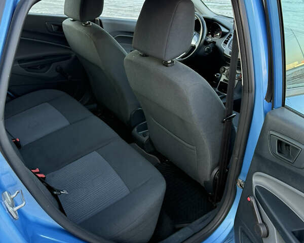 Синий Форд Фиеста, объемом двигателя 1.39 л и пробегом 177 тыс. км за 7250 $, фото 12 на Automoto.ua