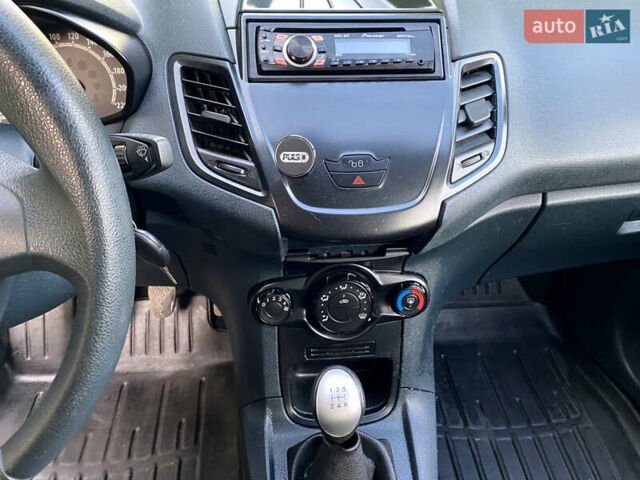Синій Форд Фієста, об'ємом двигуна 1.4 л та пробігом 175 тис. км за 4700 $, фото 18 на Automoto.ua