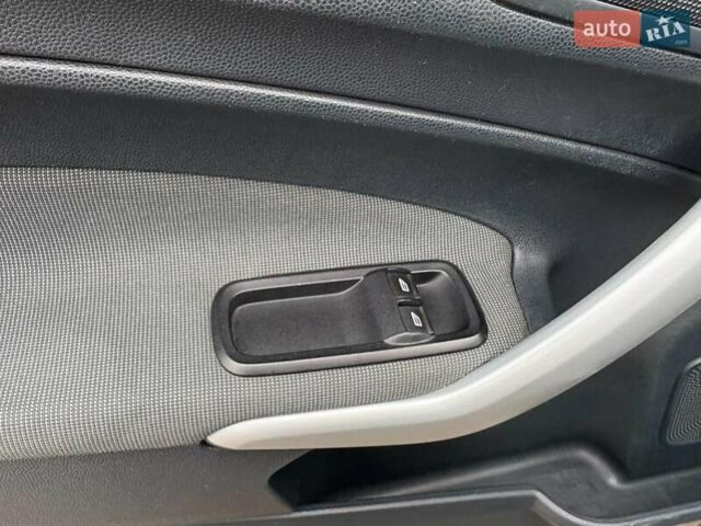 Синий Форд Фиеста, объемом двигателя 1.4 л и пробегом 240 тыс. км за 6190 $, фото 17 на Automoto.ua