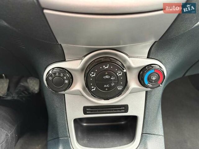 Синий Форд Фиеста, объемом двигателя 1.4 л и пробегом 240 тыс. км за 6190 $, фото 21 на Automoto.ua