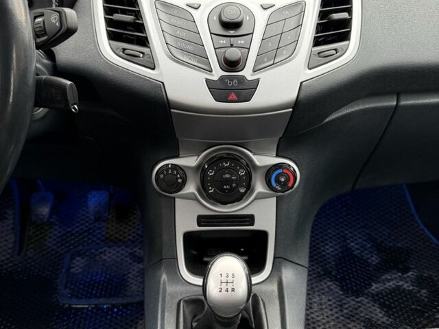 Синий Форд Фиеста, объемом двигателя 1.25 л и пробегом 178 тыс. км за 5999 $, фото 9 на Automoto.ua