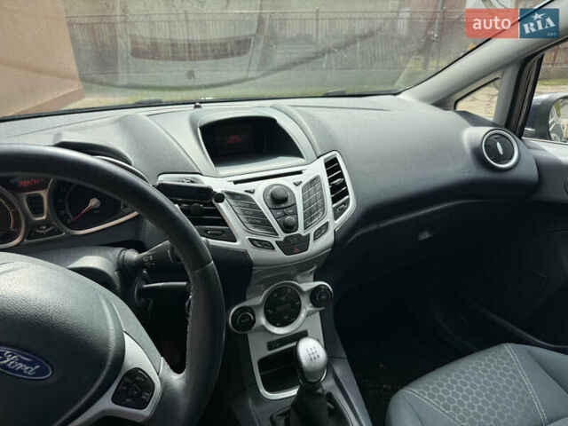 Синий Форд Фиеста, объемом двигателя 1.6 л и пробегом 298 тыс. км за 6200 $, фото 8 на Automoto.ua