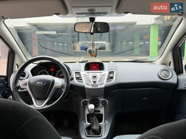 Синий Форд Фиеста, объемом двигателя 1.24 л и пробегом 149 тыс. км за 6300 $, фото 9 на Automoto.ua