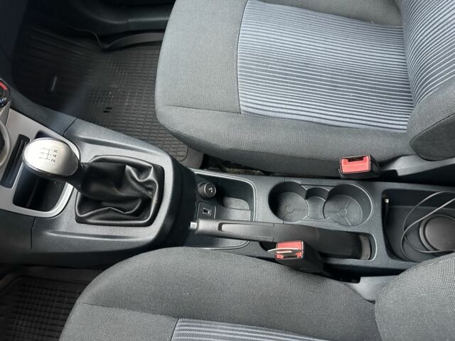 Синій Форд Фієста, об'ємом двигуна 1.2 л та пробігом 127 тис. км за 5300 $, фото 7 на Automoto.ua